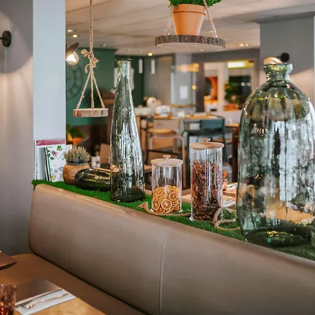 Lyon Nord 4 Etoiles 酒店 达迪利